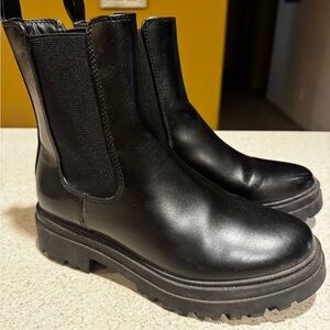 Black Leather Chunky Chelsea Boots